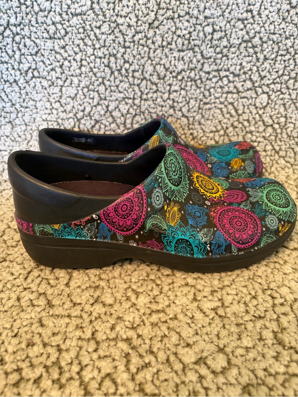 Crocs Neria Pro II Women Clog Colorful Paisley Comfort Slip Resist Work Nurse 9